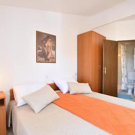 Apartment Mit Gemeinschaftlichem Pool Und Grill Pula