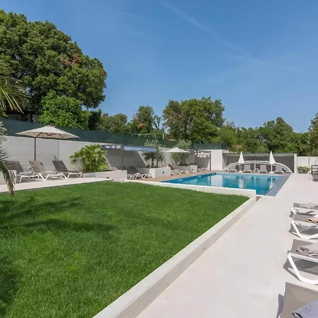 Apartmán Mit Gemeinschaftlichem Pool Und Grill *