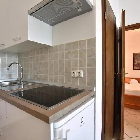 Mit Gemeinschaftlichem Pool Und Grill Apartman