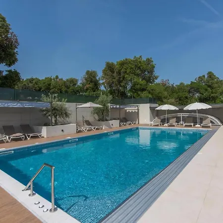 Mit Gemeinschaftlichem Pool Und Grill Apartman Pula